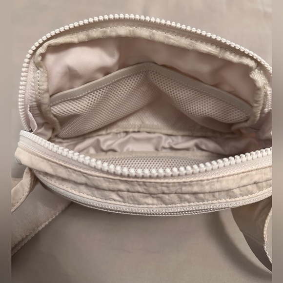 Lululemon Everywhere Belt Bag - Picture 3 of 5